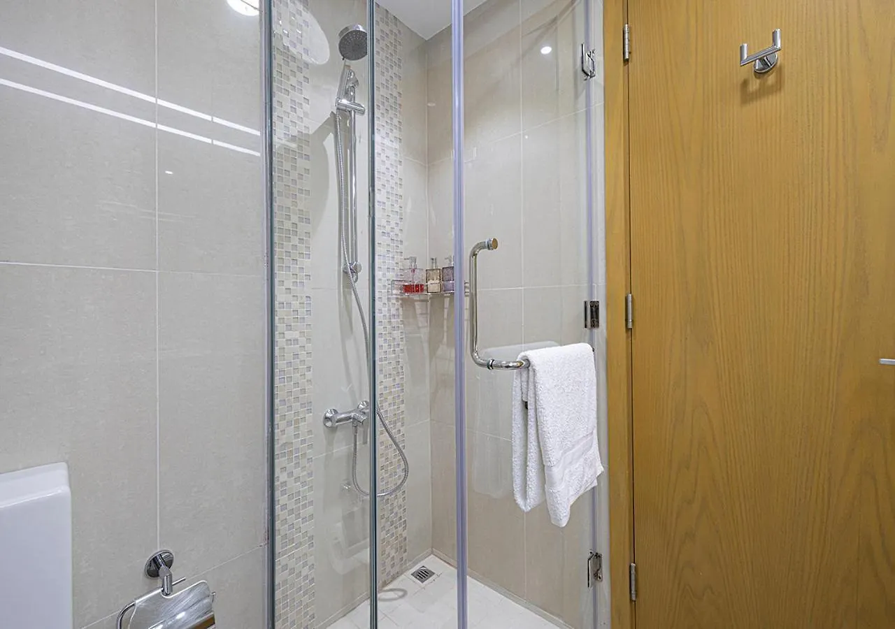 Magnificent 4 Bedroom Apartment, Bellevue Tower Dubai Apartment