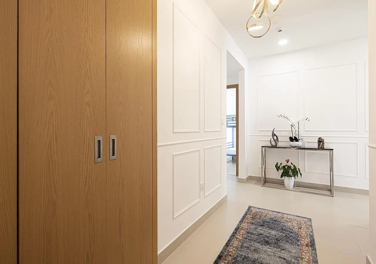 Magnificent 4 Bedroom Apartment, Bellevue Tower Dubai Apartment